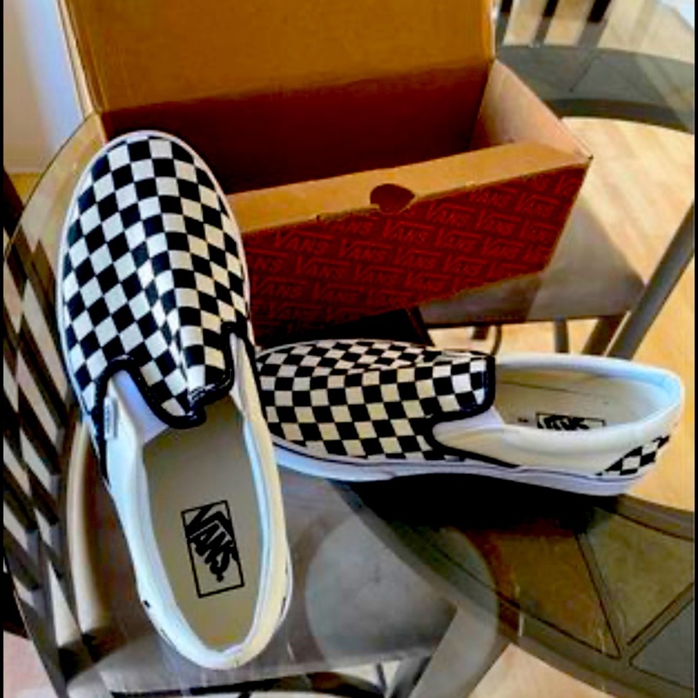 NWT Mens checkerboard vans size 10.5. Never worn brand new